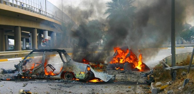 В городе на Евфрате смертник заехал на КПП и взорвал авто - Фото