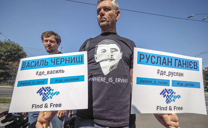 Похищения в Крыму: к посольству РФ пришли с вопросом "где Эрвин?"