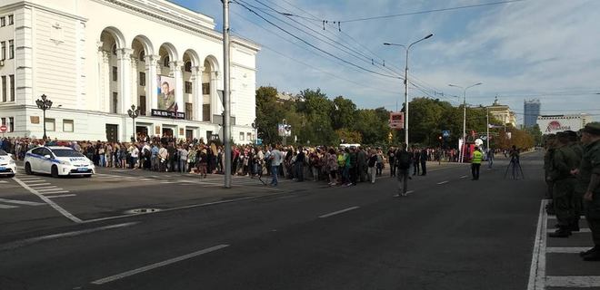 На похороны уничтоженного Захарченко согнали бюджетников: фото - Фото