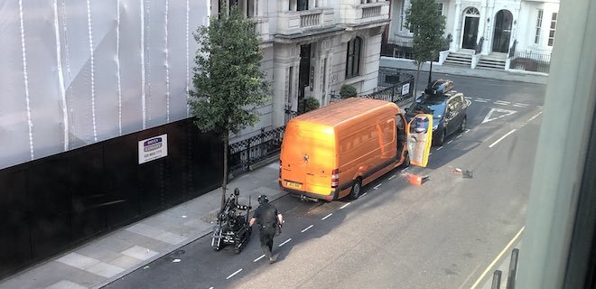 Полиция Лондона взорвала автомобиль у здания BBC: видео - Фото