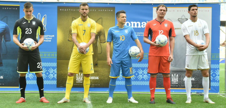 U Sbornoj Po Futbolu Novaya Forma S Nadpisyu Slava Ukraine Foto Novosti Ukrainy Sport Liga Net