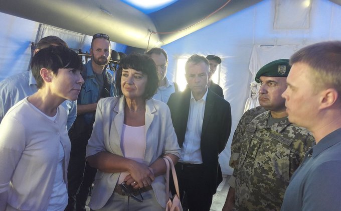 "Чтобы воочию увидели": глава МИД Норвегии прибыла в Донбасс