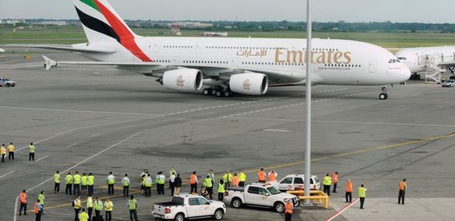 В Нью-Йорке закрыли на карантин самолет из Дубая - Фото