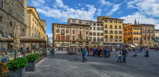 Туристам запретили есть в центре одного из городов Италии - Фото