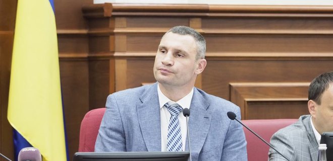 Кличко уволил чиновника за обвал штукатурки с путепровода - Фото