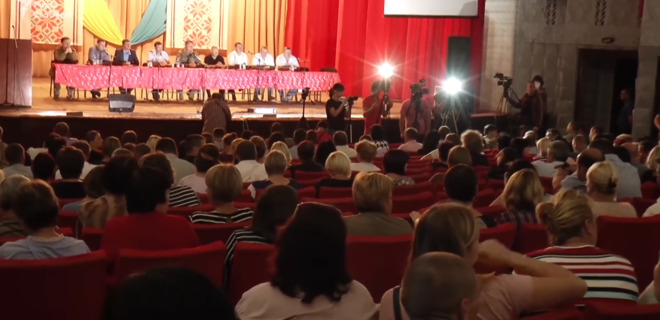В Каланчаке из-за выбросов в Крыму собрали экстренное собрание - Фото