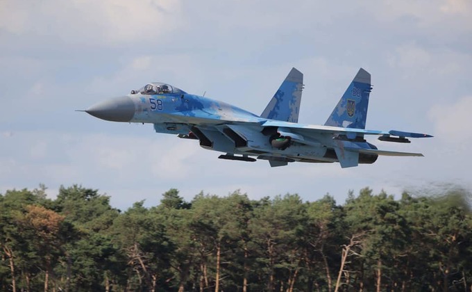 Украинские военные летчики показали высший пилотаж в ЕС - фото