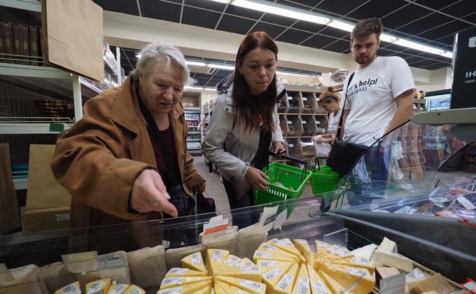 "Сейчас расплачусь". В Украине прошел флешмоб для пожилых людей