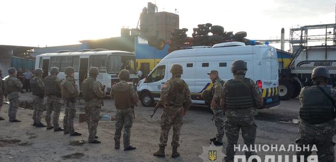 Стрельба на элеваторе под Харьковом: задержали 53 человека - фото - Фото