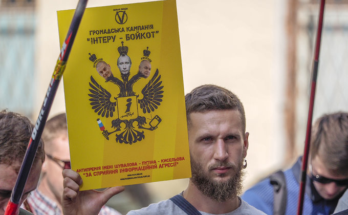 Шувалов хочет в Украину. Под судом - протест: фоторепортаж