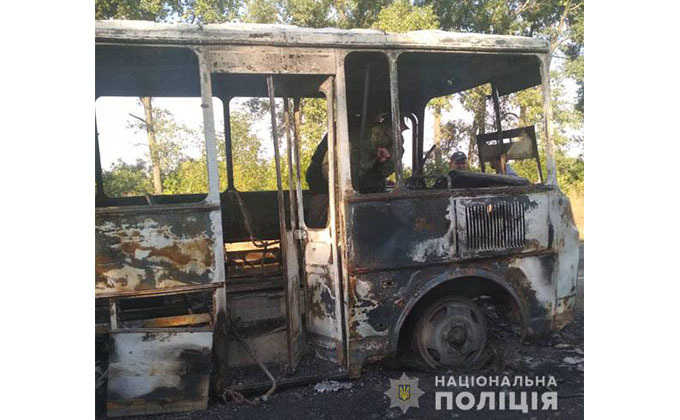 В Сумской области сгорел перевозивший детей автобус - фото