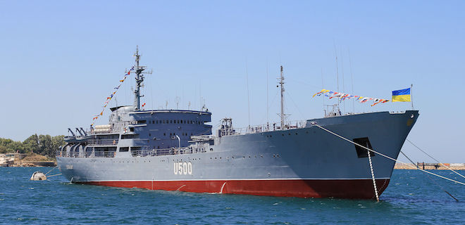 Пограничники РФ сопровождают украинские корабли возле Крыма - ФСБ - Фото