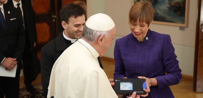 Папа Римский Франциск стал электронным резидентом Эстонии - Фото