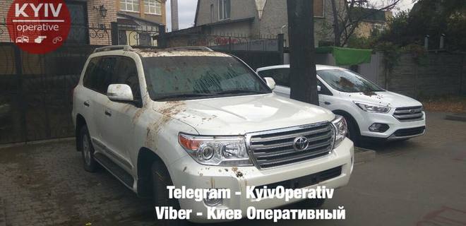 Посольство РФ в Киеве требует извинений за акцию с фекалиями - Фото