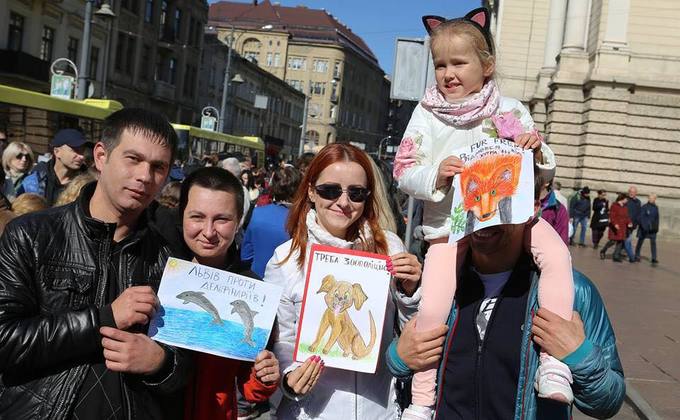 "Это чья-то мама": по всей Украине прошли марши за права животных