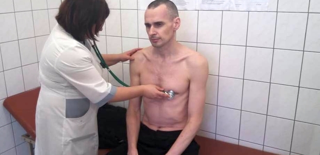 Российские тюремщики утверждают, что Сенцов прекратил голодовку - Фото