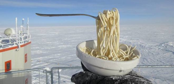 Лапша при -60˚С или как выглядит обед в Антарктиде - фото - Фото