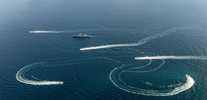 Сохранять спокойствие: ВМС Украины начали маневры в Азовском море - Фото
