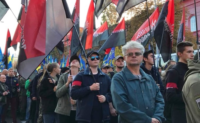 Фаеры, пиротехника и концерт: в Киеве проходит марш УПА - фото