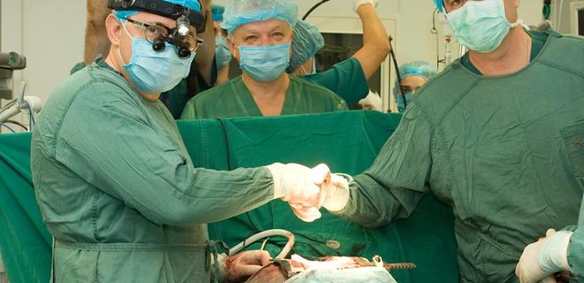 Уникальная операция: в Киеве имплантировали механическое сердце - Фото