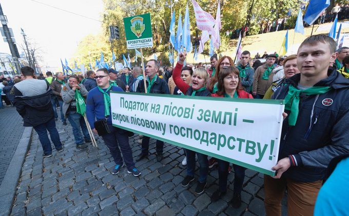 За высокую зарплату: профсоюзы пришли с митингом к Кабмину - фото