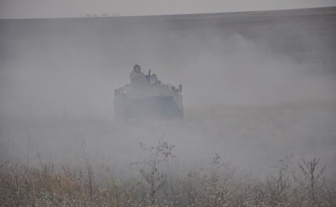 Пограничники под дымовой завесой отбили "атаку" с Азова: фото