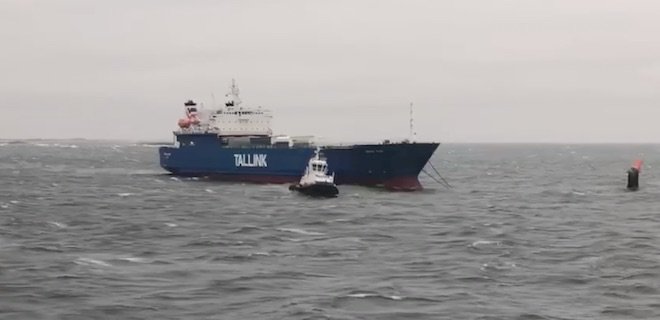 Эстонский корабль лишился электричества в открытом море - Фото