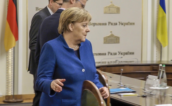 Каравай от Кличко, цветы от Порошенко: как Киев Меркель встречал