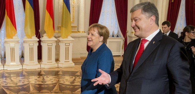 Порошенко и Меркель: Выборы в оккупированном Донбассе - фейк - Фото