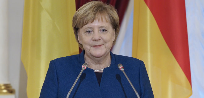 Меркель согласна создать европейский авианосец - Фото