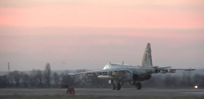 Авиация в Донбассе уничтожила наземные цели: видео учений - Фото