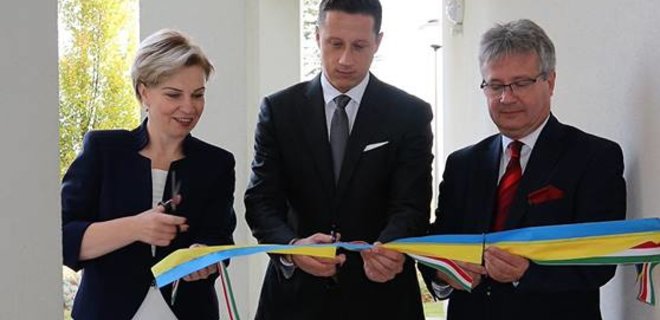 В Венгрии Хорват открыл украинское почетное консульство - Фото