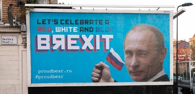 В Лондоне расклеили сатирические билборды с Путиным - фото - Фото