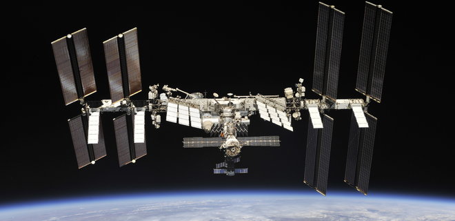 Экипаж космической станции заперли в российском модуле: на борту утечка воздуха - Фото