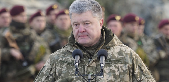 Рада рассмотрит введение военного положения в Украине - Фото