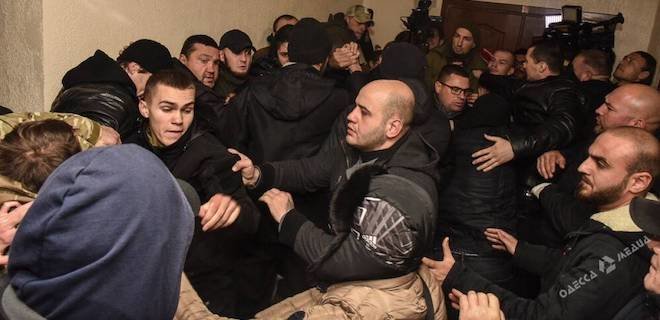 Столкновения в суде Одессы: 49 задержанных - видео 18+ - Фото
