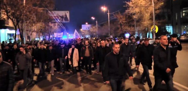 В Ереване прошло многотысячное шествие сторонников Пашиняна - Фото