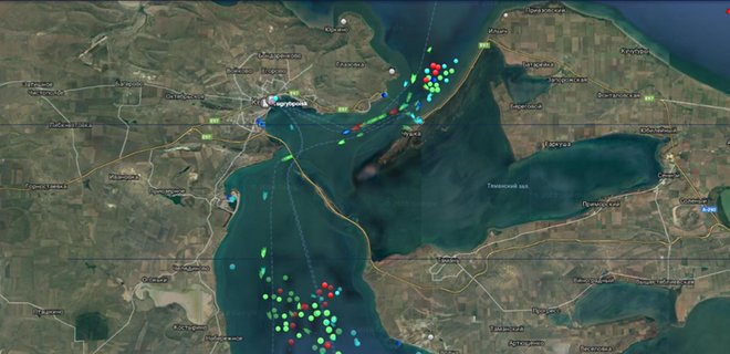 Блокада Керченского пролива: один корабль намотал цепь другого - Фото