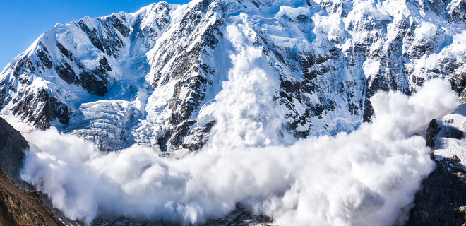 Туристов предупреждают об опасности схода лавин в Карпатах - Фото