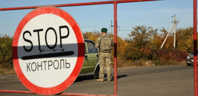 ФСБ задержала двух украинцев на КПВВ в Крыму: что инкриминируют - Фото