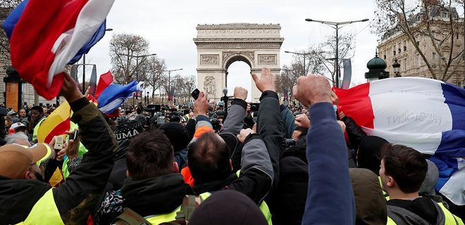 Протесты в Париже: бронемашины и больше 500 задержанных - Фото