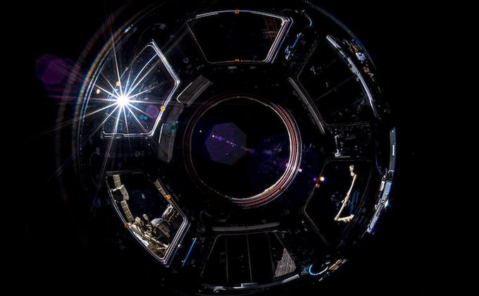 К астронавтам прилетел космический "Дракон": яркие фото