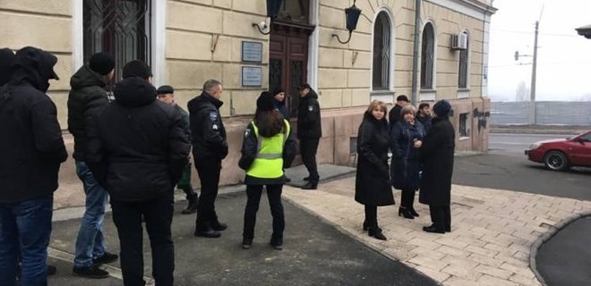 В полиции отрицают захват Одесского медуниверситета - Фото