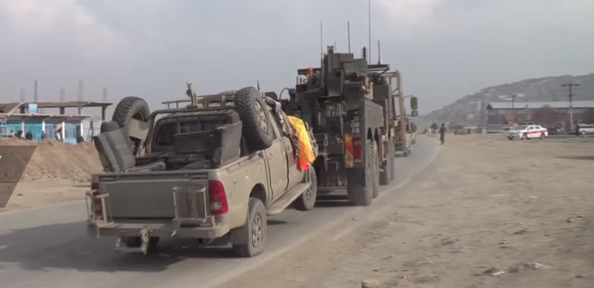 В конвой афганской армии на авто влетел смертник: 12 погибших - Фото