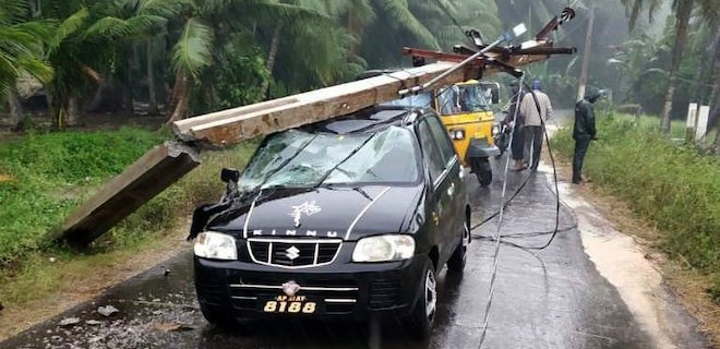 Побережье Индии накрыл смертельный циклон Фетай: фото, видео - Фото