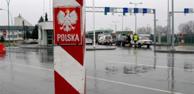 Польские пограничники закрывают пешеходный пункт пропуска - Фото