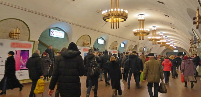 Новые правила метро Киева: играть музыку и попрошайничать нельзя - Фото