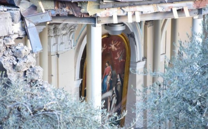 Землетрясение на Сицилии: 30 пострадавших, обвалены церкви - фото