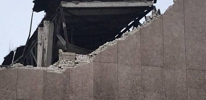 В Кривом Роге обрушилась крыша бывшего кинотеатра: фото - Фото