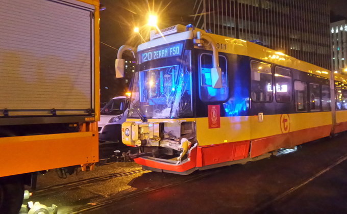 Лобовое столкновение трамваев в Варшаве, 13 пострадавших - фото